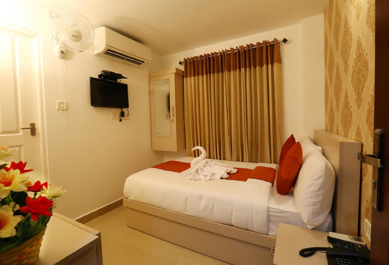 Hotel Swarna Residency Kochi 外观 照片