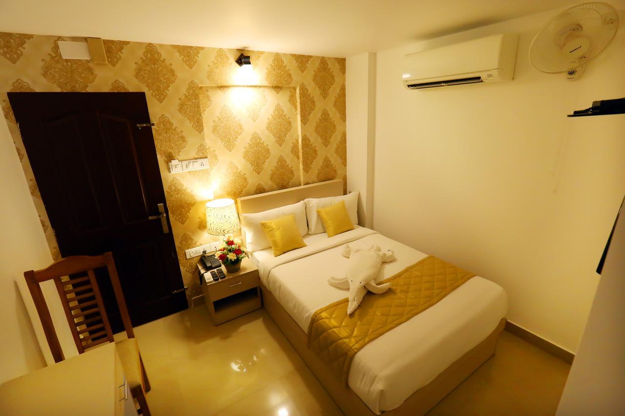 Hotel Swarna Residency Kochi 外观 照片