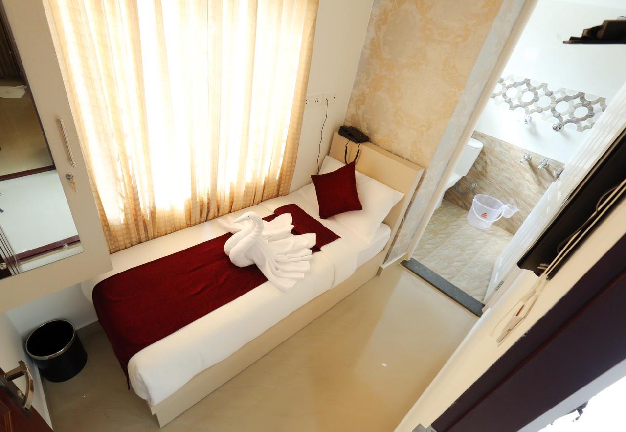 Hotel Swarna Residency Kochi 外观 照片