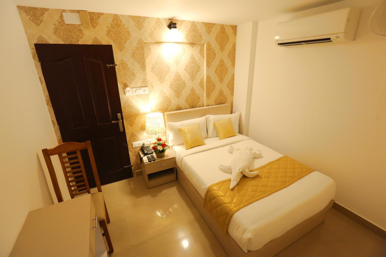 Hotel Swarna Residency Kochi 外观 照片