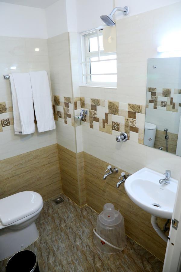 Hotel Swarna Residency Kochi 外观 照片